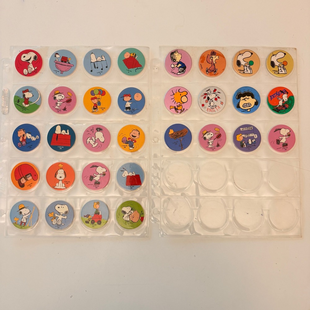 Vintage Peanuts Snoopy Woodstock Charlie Brown Pogs Milk Caps Lot of 32 UFS